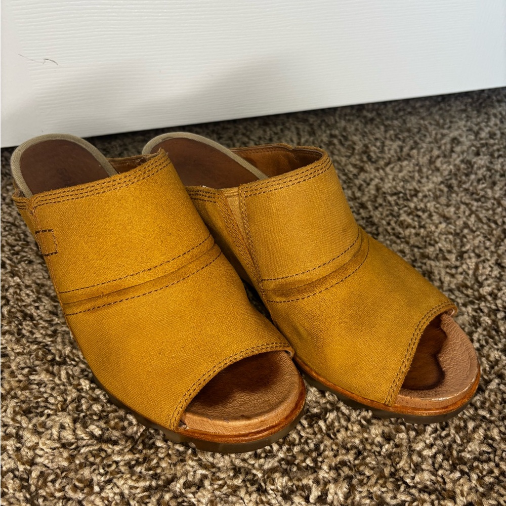 Sorel Mustard Yellow Women's Slip-On Shoes